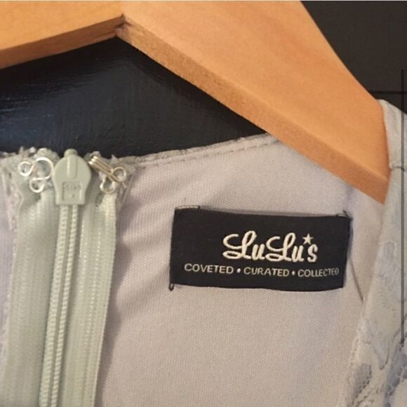 Eyelash Lace Dress    - Picture 2 of 2